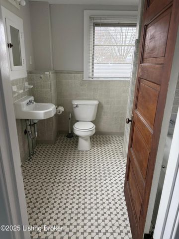 1002 Charles St, Louisville, KY 40204