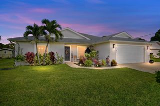2663 SW Chestnut Lane, Port St Lucie, FL 34953