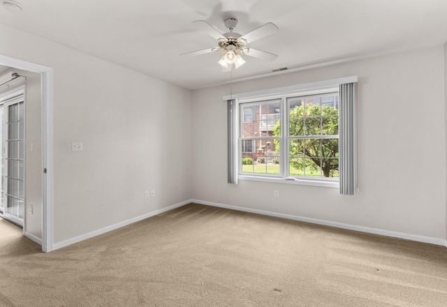 526 Cambridge Court 1b, Munster, IN 46321