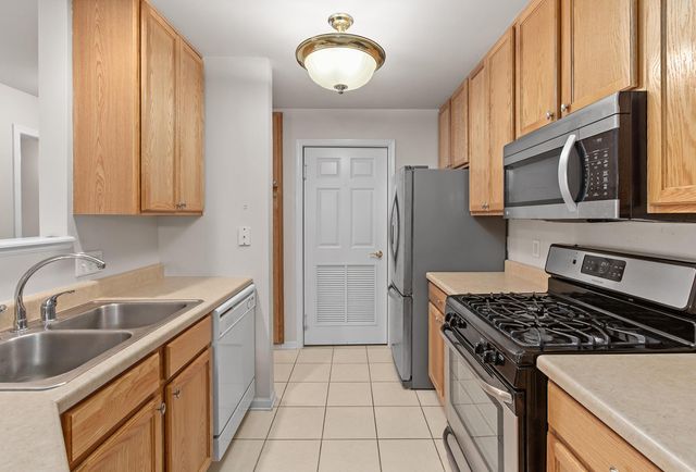 526 Cambridge Court 1b, Munster, IN 46321