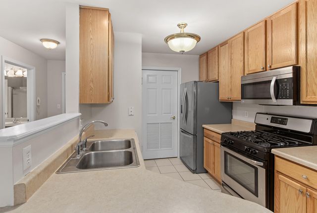526 Cambridge Court 1b, Munster, IN 46321