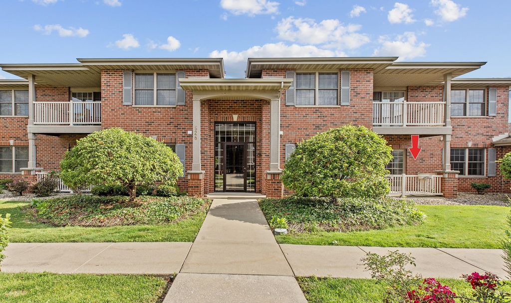 526 Cambridge Court 1b, Munster, IN 46321