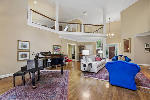 27 Annandale, Nashville, TN 37215
