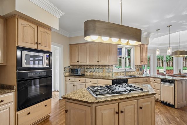 27 Annandale, Nashville, TN 37215