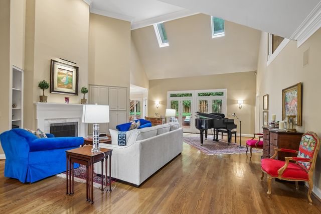 27 Annandale, Nashville, TN 37215