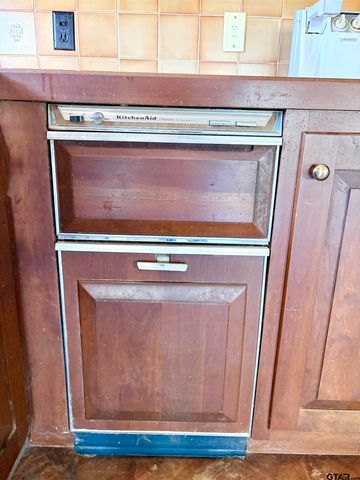 609 HICKORY, Hughes Springs, TX 75656