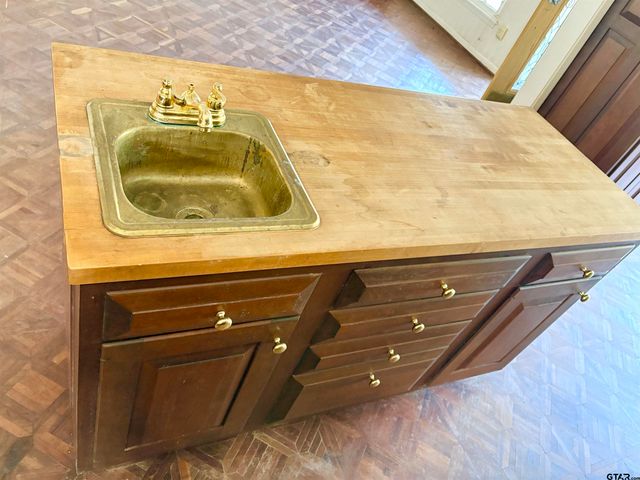 609 HICKORY, Hughes Springs, TX 75656