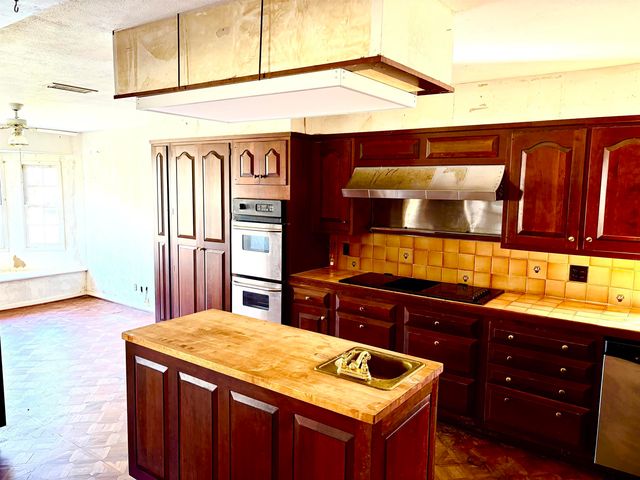 609 HICKORY, Hughes Springs, TX 75656