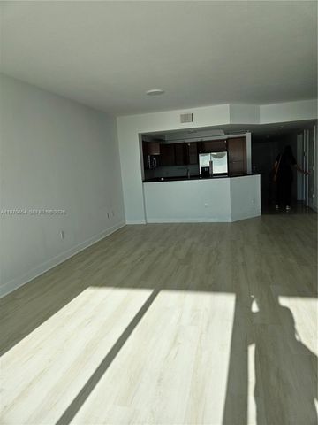 15051 Royal Oaks Lane 2003, North Miami, FL 33181