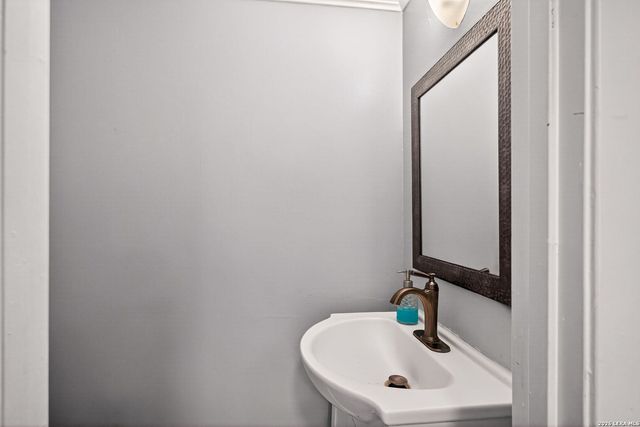 3678 Hidden Dr Apt 2906, San Antonio, TX 78217