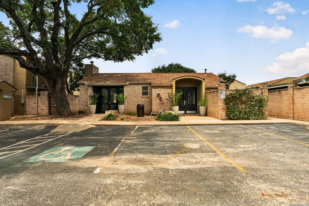 3678 Hidden Dr Apt 2906, San Antonio, TX 78217
