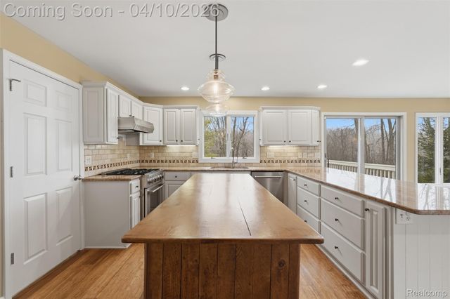 2181 Trillium Woods Drive, Ann Arbor Charter Township, MI 48105