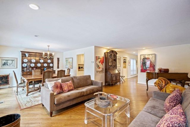 194 Alta Terrace Terrace, Jericho, NY 11753