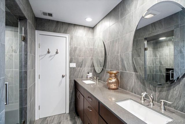 194 Alta Terrace Terrace, Jericho, NY 11753