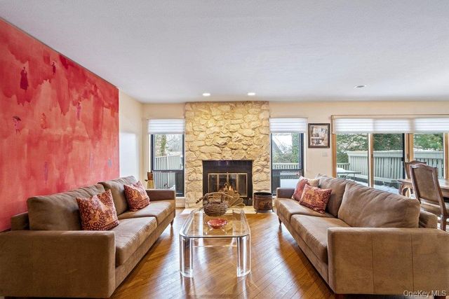 194 Alta Terrace Terrace, Jericho, NY 11753