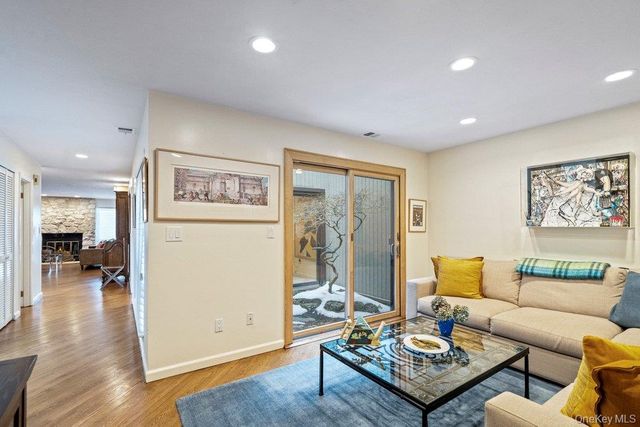 194 Alta Terrace Terrace, Jericho, NY 11753