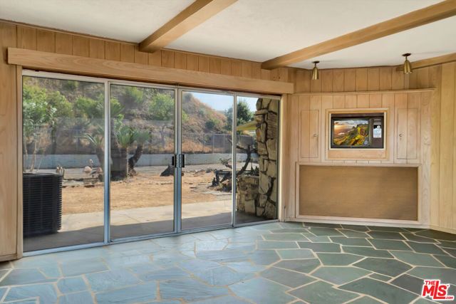 1682 Larco Way, Glendale, CA 91202