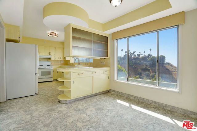 1682 Larco Way, Glendale, CA 91202