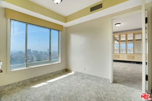 1682 Larco Way, Glendale, CA 91202