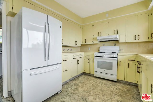 1682 Larco Way, Glendale, CA 91202