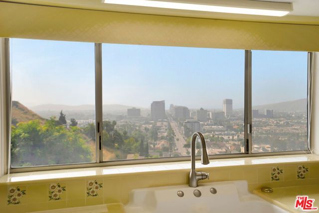 1682 Larco Way, Glendale, CA 91202