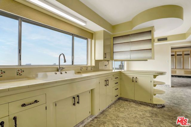 1682 Larco Way, Glendale, CA 91202