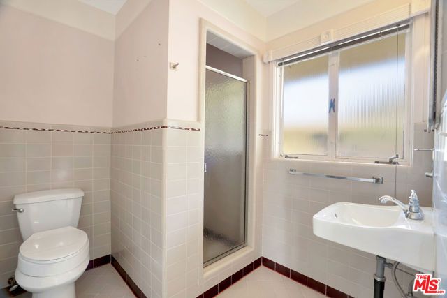 1682 Larco Way, Glendale, CA 91202