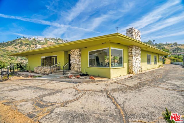 1682 Larco Way, Glendale, CA 91202