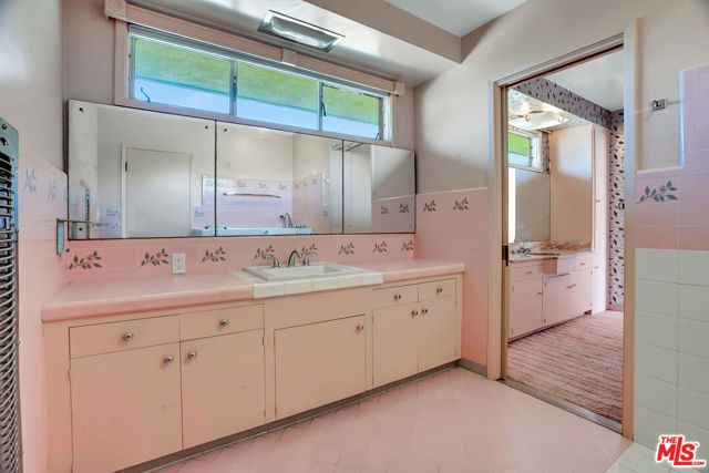 1682 Larco Way, Glendale, CA 91202