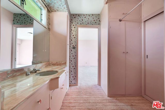 1682 Larco Way, Glendale, CA 91202