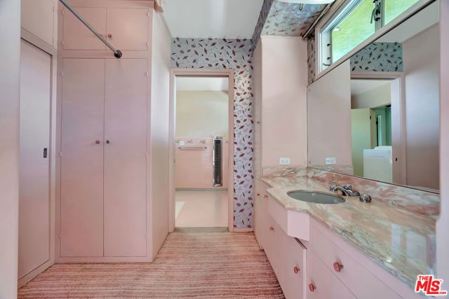 1682 Larco Way, Glendale, CA 91202