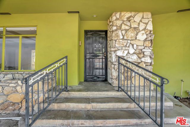 1682 Larco Way, Glendale, CA 91202