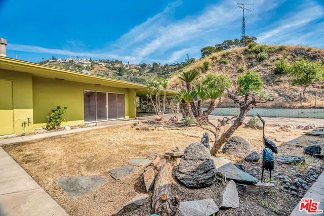 1682 Larco Way, Glendale, CA 91202