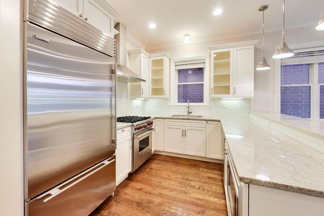 2842 N Racine Avenue 2, Chicago, IL 60657