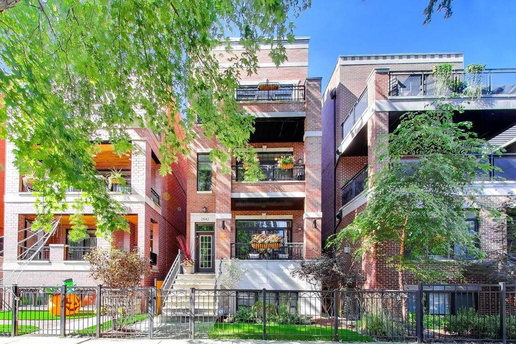 2842 N Racine Avenue 2, Chicago, IL 60657 — photo 2