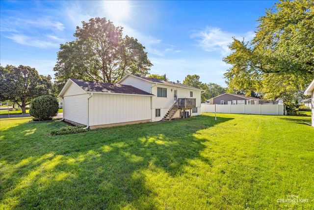 680 N Constitution Drive, Aurora, IL 60506