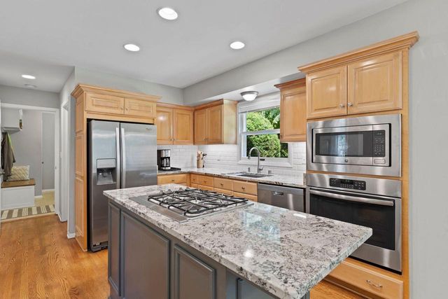 21330 Almesbury COURT, Brookfield, WI 53045