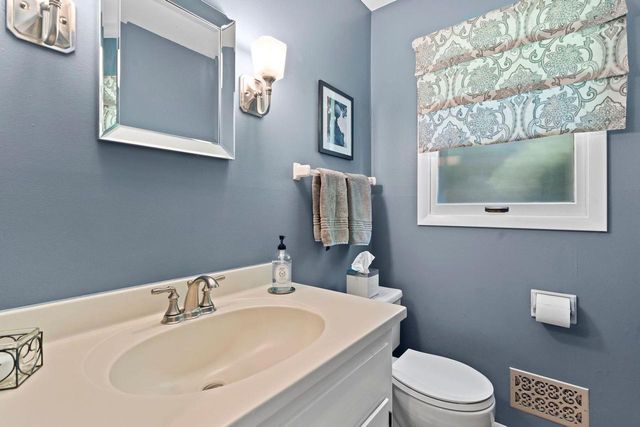 21330 Almesbury COURT, Brookfield, WI 53045