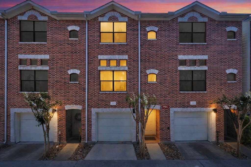 8710 Beverlyhill Street 302, Houston, TX 77063