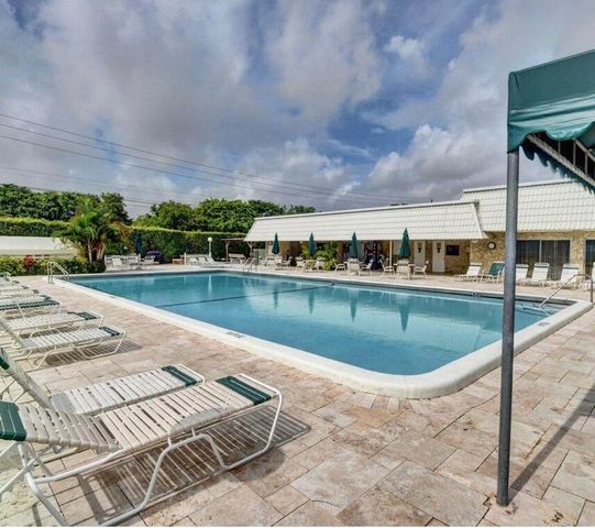 2811 SW 15th Street, Delray Beach, FL 33445
