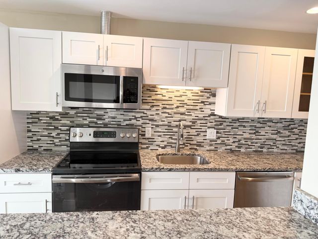 2811 SW 15th Street, Delray Beach, FL 33445