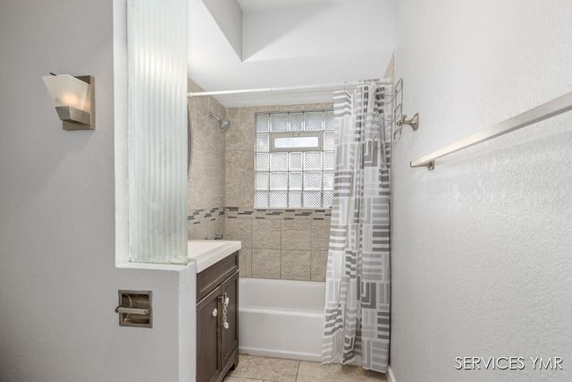 1720 Rondo Street SE, Kentwood, MI 49508