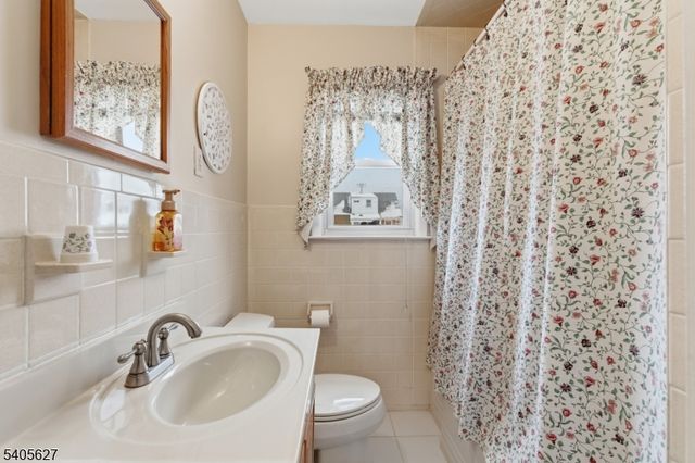 90 Coolidge Ave, Carteret Boro, NJ 07008