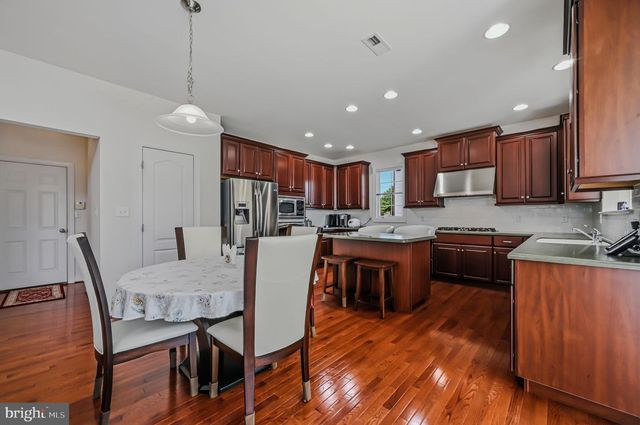 723 PARKMAN DR, Bear, DE 19701