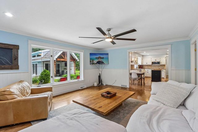 165 Hickory DRIVE, Delafield, WI 53018