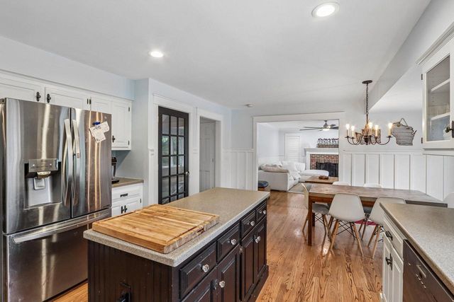 165 Hickory DRIVE, Delafield, WI 53018