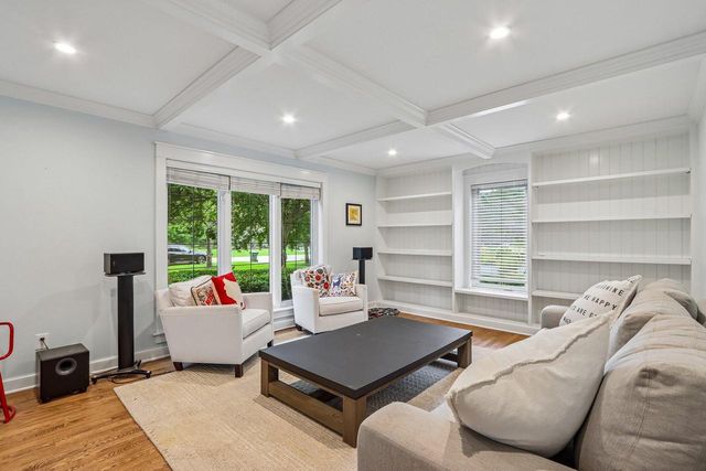 165 Hickory DRIVE, Delafield, WI 53018