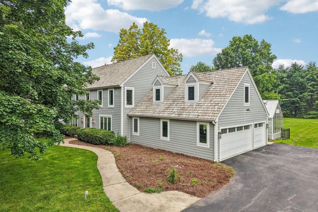 165 Hickory DRIVE, Delafield, WI 53018