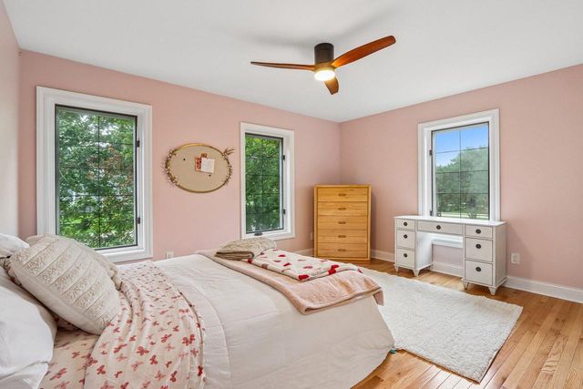 165 Hickory DRIVE, Delafield, WI 53018
