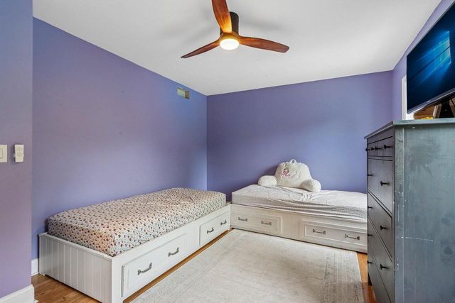 165 Hickory DRIVE, Delafield, WI 53018